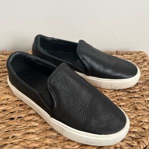 UGG Jass Slip On Leather Sneaker 6.5